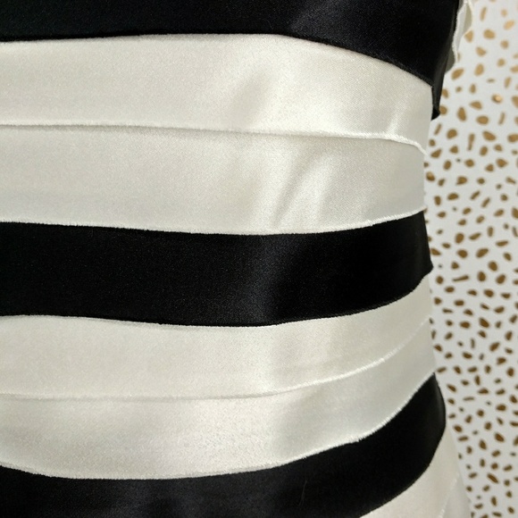 BCBGMaxAzria tiered midi dress - Picture 3 of 5